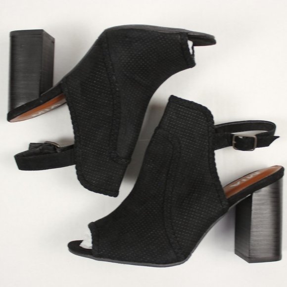 MIA Shoes - NWOT MIA Black Open Toe Perforated Sandal 8 1/2